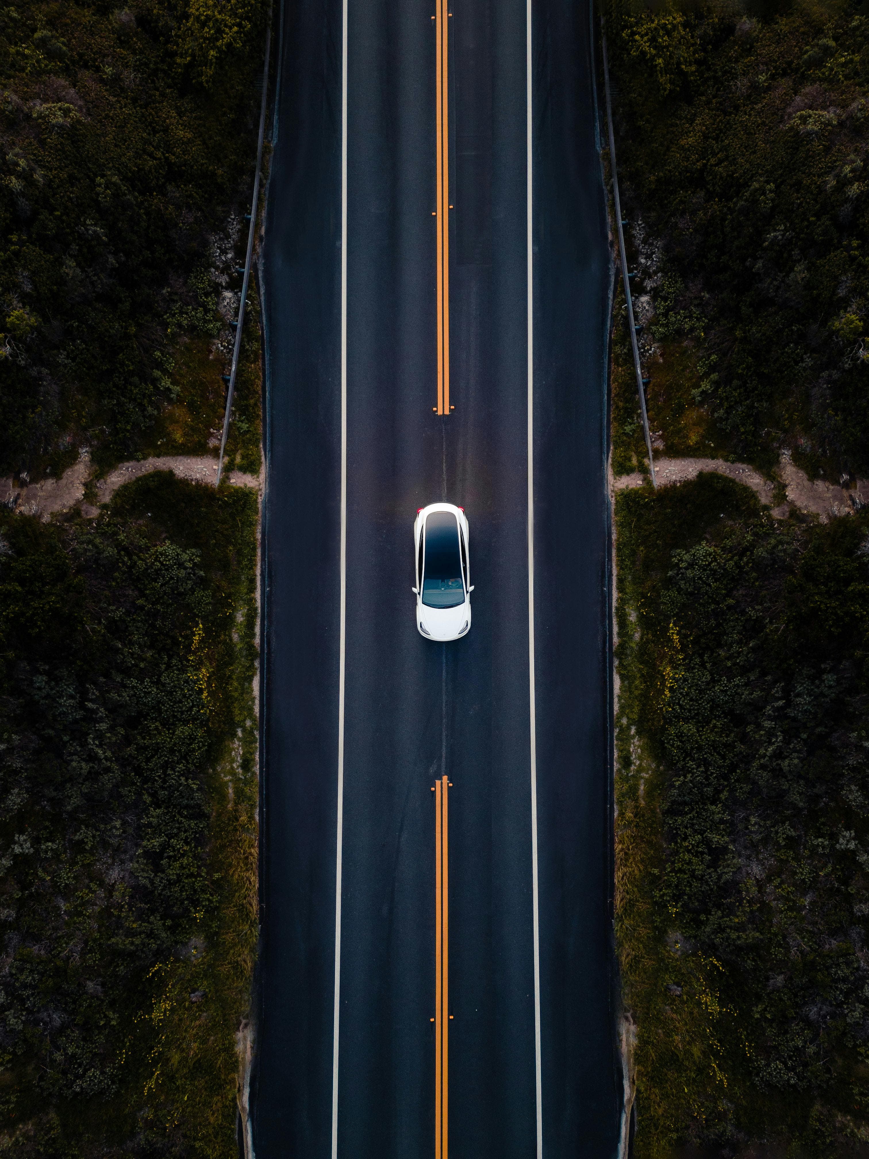 Auto en circulacion urbana